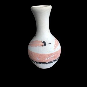 Pottery/VASE/Small Native American Indian Signed Vint. Feathers Arrows Handmade
